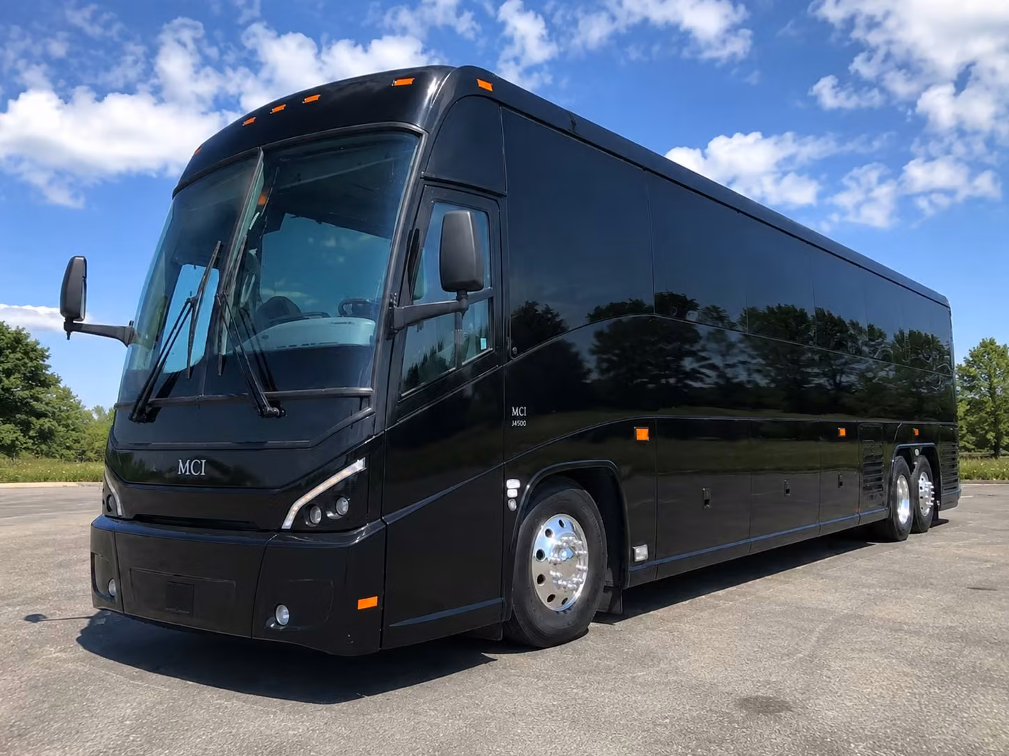 ada accessible field trip buses available for rochester hills school groups