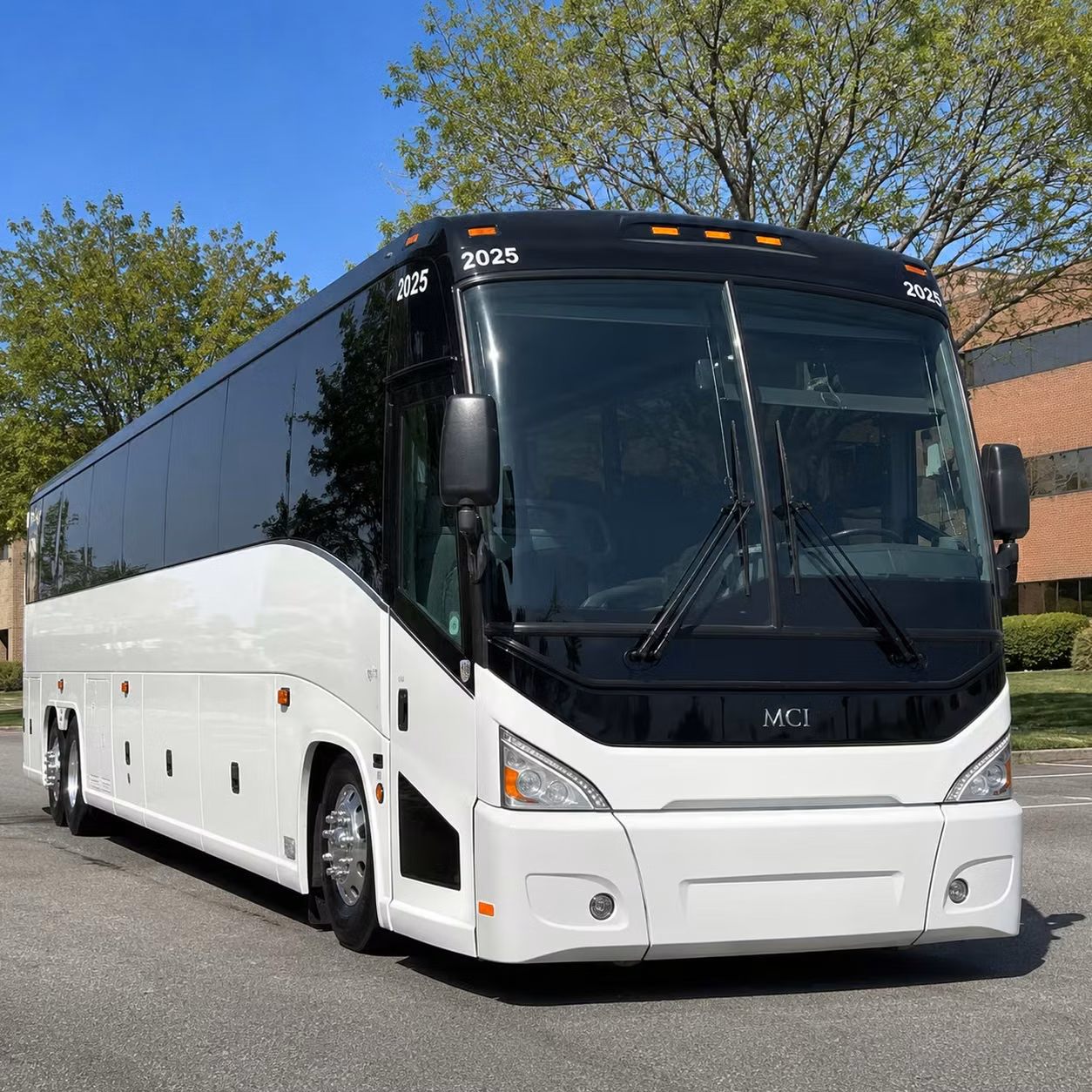 charter bus rentals for rochester hills school groups heading to nature and science destinations