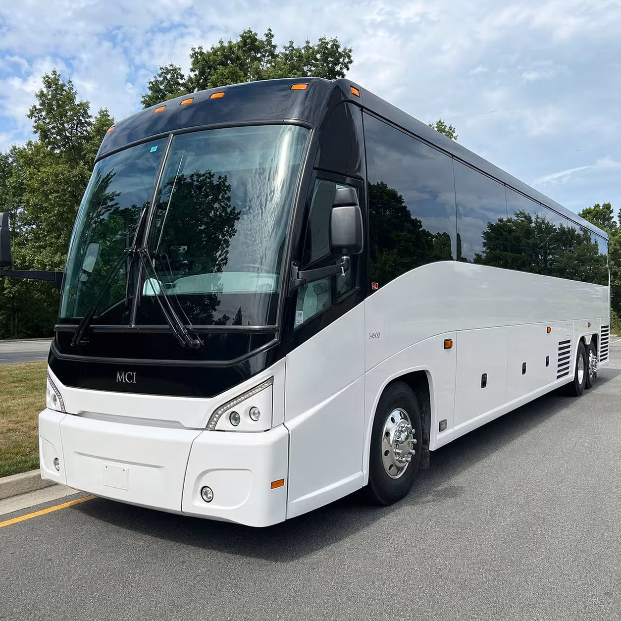 charter buses for church retreats and faith conferences near rochester hills