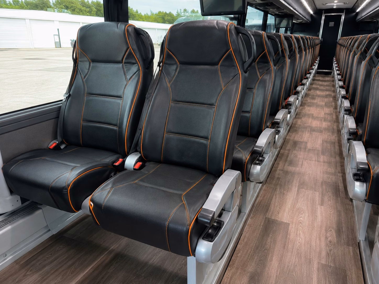 detroit pistons fan buses from rochester hills to little caesars arena