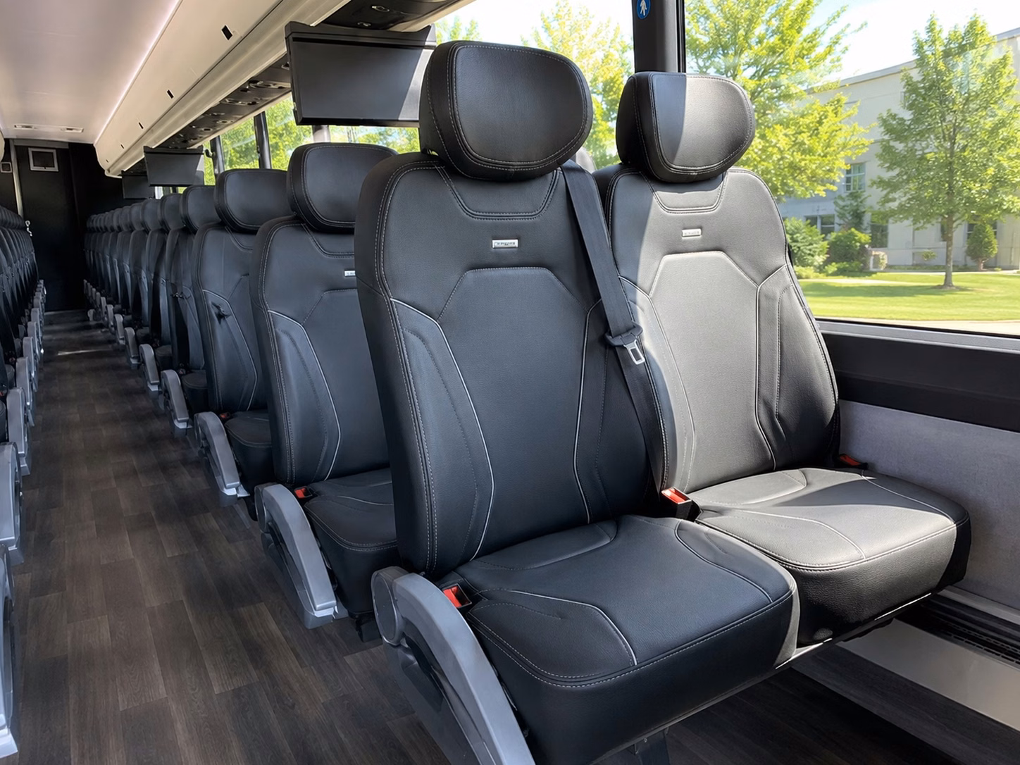 rochester hills wedding venue shuttle services that keep your guests on schedule